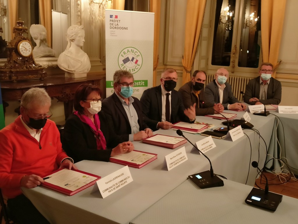 Signature par les 5 EPCI du CRTE